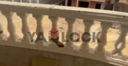 شقة 200 م² للبيع نصف تشطيب – إطلالة شارع جانبي في حدائق اكتوبر