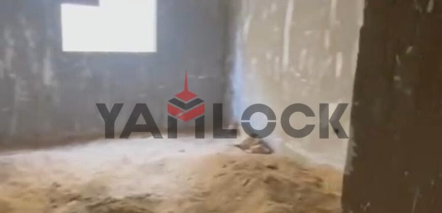 شقة 200 م² للبيع نصف تشطيب – إطلالة شارع جانبي في حدائق اكتوبر