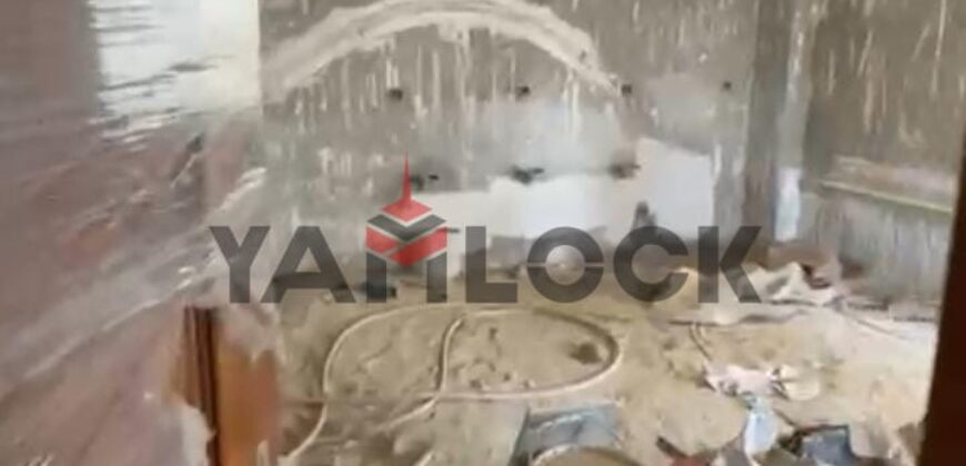 شقة 200 م² للبيع نصف تشطيب – إطلالة شارع جانبي في حدائق اكتوبر