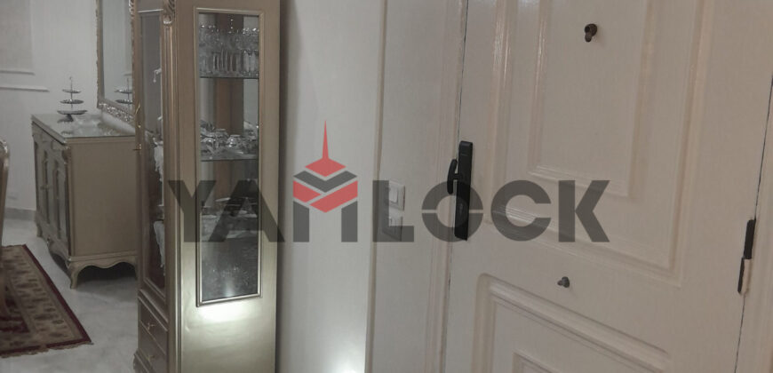 شقة 250 م² للبيع تشطيب سوبر لوكس – إطلالة شارع الرئيسي في مقطم – القاهرة