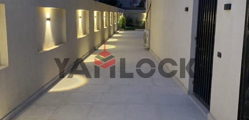 شقة في فيلا 210 م² للبيع في الحي الأول شرق، المجاورة الثانية، على طريق الشباب الرئيسي وبالقرب من نادي جرين هيلز