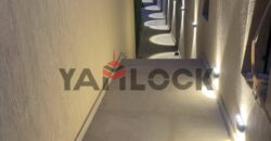 شقة في فيلا 210 م² للبيع في الحي الأول شرق، المجاورة الثانية، على طريق الشباب الرئيسي وبالقرب من نادي جرين هيلز