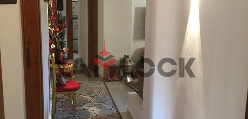 شقة في فيلا 210 م² للبيع في الحي الأول شرق، المجاورة الثانية، على طريق الشباب الرئيسي وبالقرب من نادي جرين هيلز