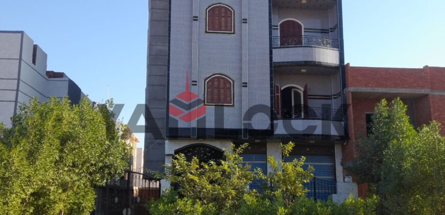 مبني سكني 209 م² للبيع بالعاشر من رمضان في الحي30 مجاوره 4 ادوار وبدروم