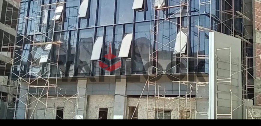 محل تجاري 28 م² للبيع في مول بريميم بيزنس على شارع التسعين الجنوبي وبجوار شركة بتروجاس