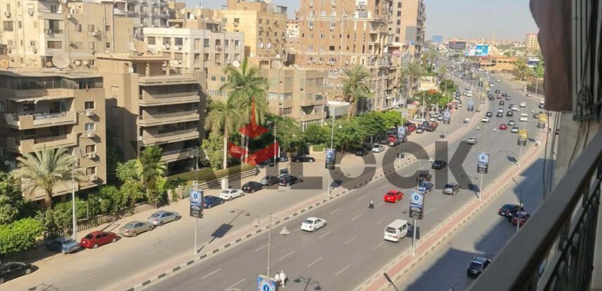 شقة تجاري 225 م² للايجار في شارع الثورة فوق بنك مصر وامام مكتبة سمير وعلى