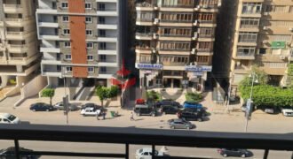 شقة تجاري 225 م² للايجار في شارع الثورة فوق بنك مصر وامام مكتبة سمير وعلى