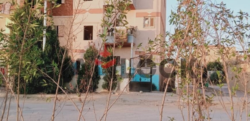 مبنى سكني 150 م² للبيع ٣ ادوار في ابني بيتك