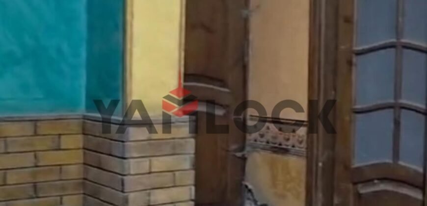 تجاري 65 م² للبيع في وسط البلد ( باب الشعرية) شارع جانبي امام قسم باب الشعرية