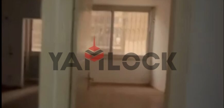شقة سكني او اداري 300 م² للإيجار صف أول علي كورنيش المعادي (أبراج المعادي ستار)