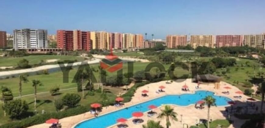 شاليه 120 م² للايجار مفروش بإطلالة جولف في مدينة العلمين الساحل الشمالي