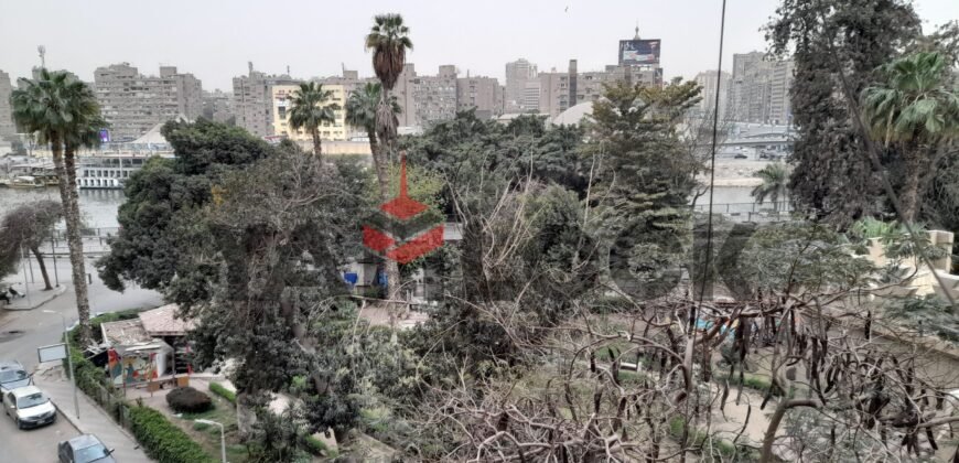 شقة 180 م ² للايجار مفروشة في الزمالك ب شارع رئيسي علي النيل