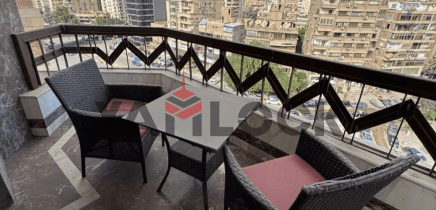 شقة 250 م² للبيع في شارع الثوره مصر الجديده