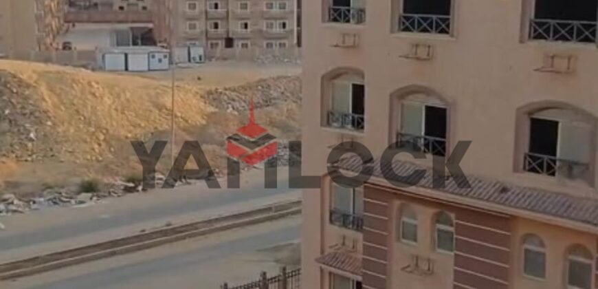 شقة 140 م² للبيع نصف تشطيب في التجمع الخامس امام كمبوند امورادا دقائق من الهايد بارك