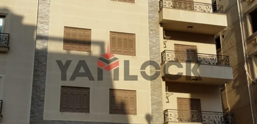 شقة 200 م² للبيع في التجمع الاول عمارات البنفسج  جنب مدرسة بداية الدولية