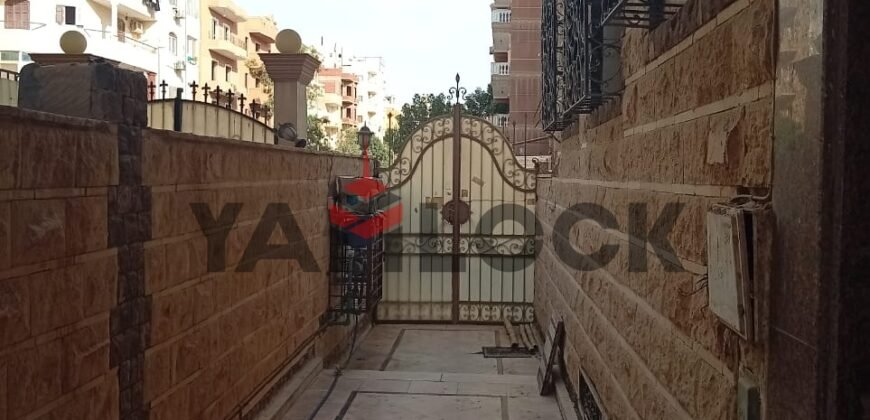 مبنى سكني 324 م² للبيع بالحي الخامس خطوات للمحور المركزي – 6 أكتوبر