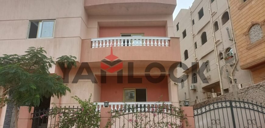 شقة 275 م² للبيع  مفروشة بحديقة خاصة في الشروق
